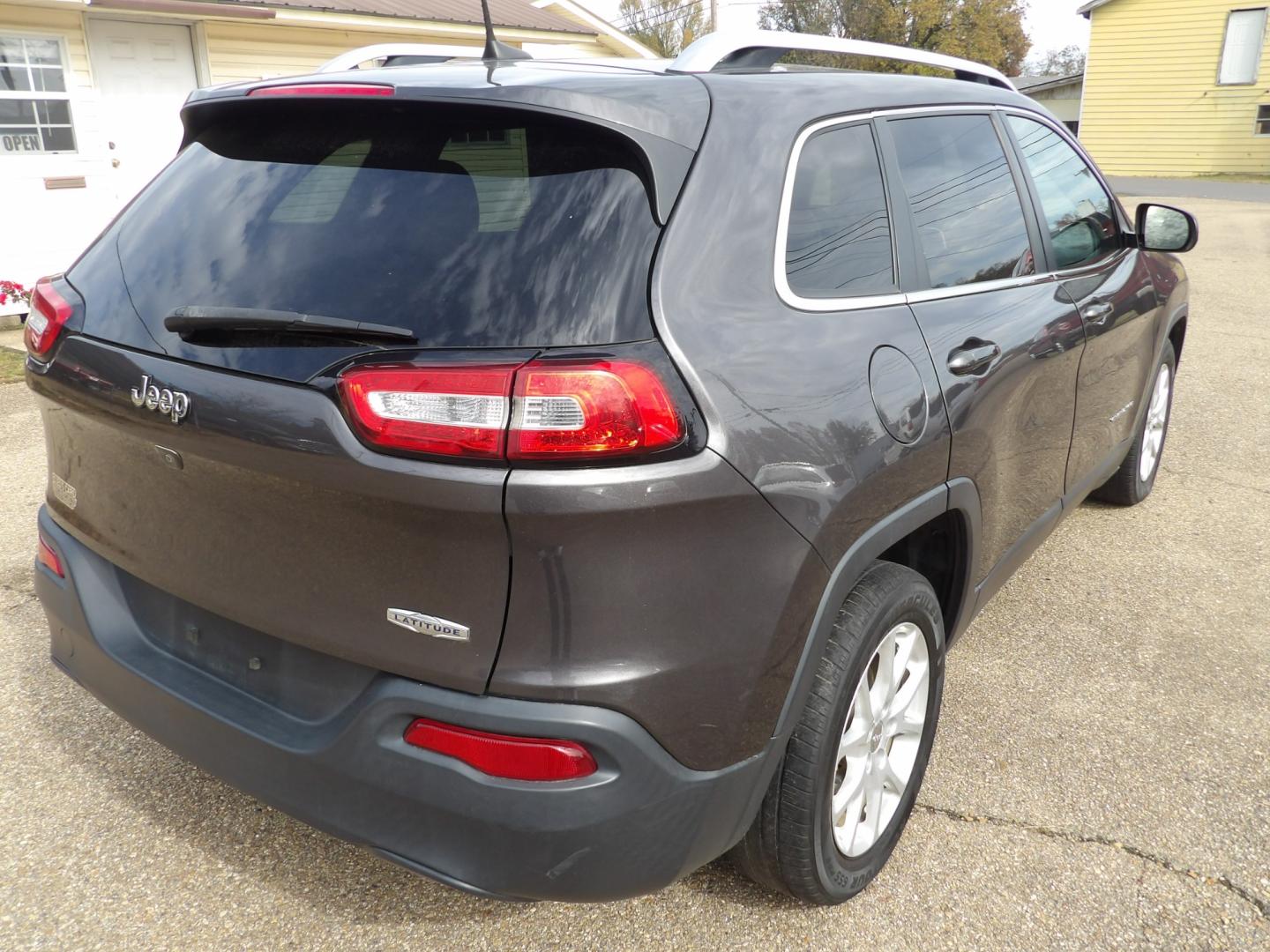 2018 Granite Crystal Metallic /Black Jeep Cherokee (1C4PJLLB9JD) , located at 401 First NE, Bearden, AR, 71720, (870) 687-3414, 33.726528, -92.611519 - Photo#28